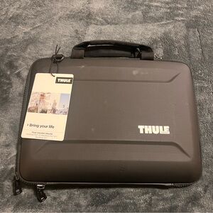 NWT Thule Black laptop / tablet bag - 15" size